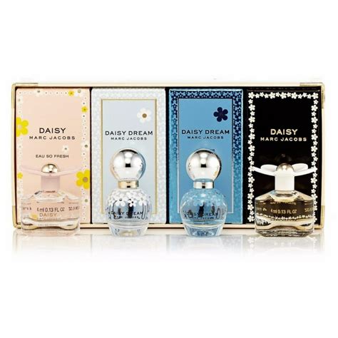 marc jacobs perfume set.